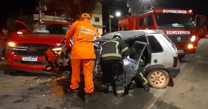 motorista-morre-em-colisao-entre-carro-e-caminhonete-no-extremo-sul-baiano