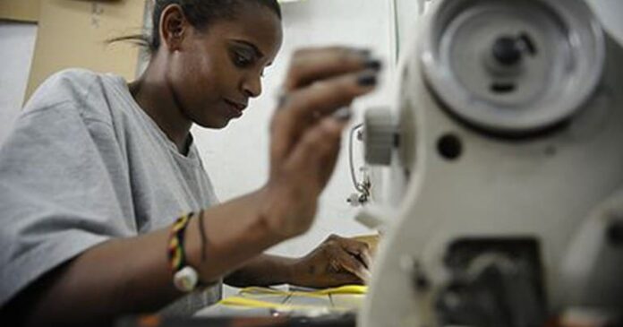 volume-de-servicos-prestados-na-bahia-cai-em-abril-de-2023,-mas-cresce-frente-a-maio-do-mesmo-ano