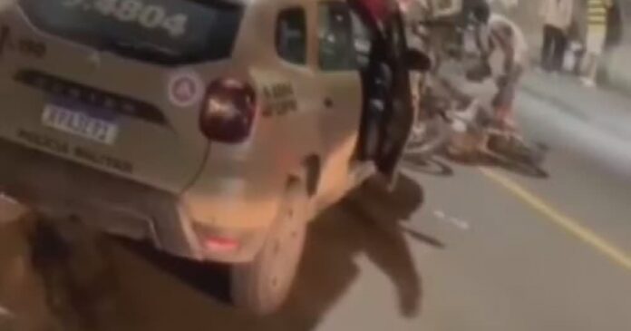 policial-militar-e-atropelado-por-moto-que-tentava-furar-blitz-em-salvador
