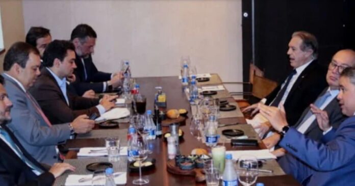 gilmar-mendes-se-reune-com-cupula-do-uniao-brasil-durante-almoco-em-brasilia