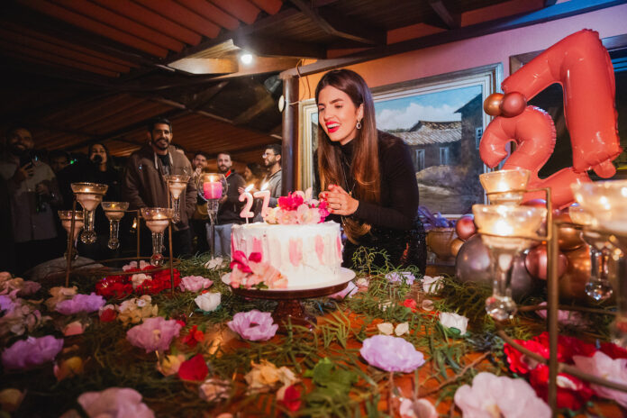nicole-meyer-celebra-aniversario-com-festa-animada-no-lago-norte