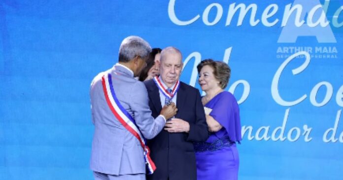 medalha-2-de-julho:-ex-governador-nilo-coelho-e-homenageado-com-a-mais-alta-honraria-do-estado