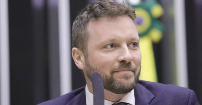 deputado-federal-que-chamou-bahia-de-lugar-“sujo-e-de-pobreza”-tem-mandato-cassado-pelo-tre