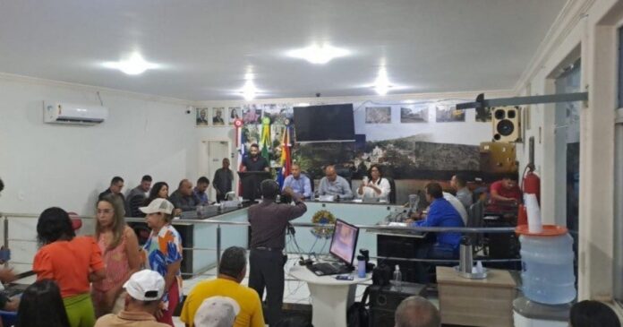 camara-na-bahia-veta-afastamento-de-prefeito-acusado-de-gastos-irregulares-com-combustivel