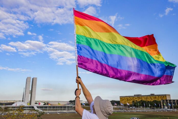 murros-e-xingamentos:-86-lgbts-foram-agredidos-no-df.-relembre-casos