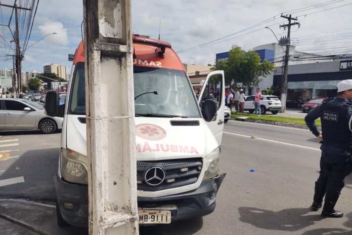 homem-se-revolta-no-detran,-sequestra-ambulancia-e-e-baleado-pela-pm