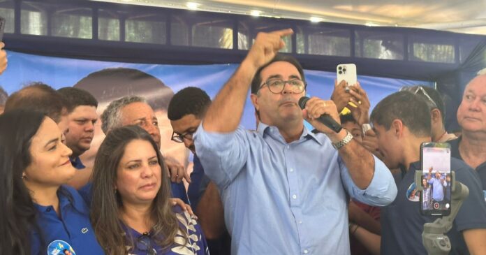 vice-de-moema-aparece-em-convencao-e-declara-apoio-a-debora-regis-em-pleito-de-lauro-de-freitas