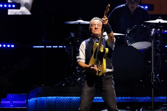 conheca-o-astro-do-rock-que-entrou-para-lista-de-bilionarios-da-forbes