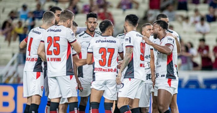 gremio-x-vitoria:-veja-provaveis-escalacoes,-horario-e-onde-assistir