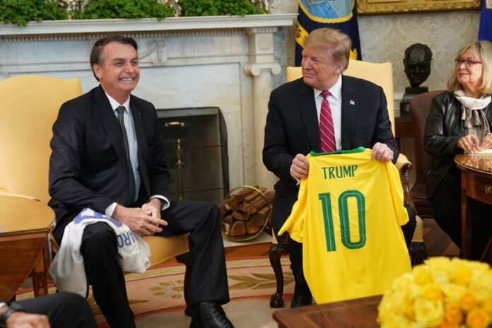 em-comicio,-bolsonaro-compara-atentado-contra-trump-a-facada-de-2018