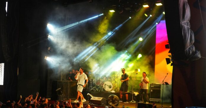 banda-eva,-tomate-e-rafa-e-pipo-agitam-tradicional-feijoada-do-bloco-siriguella-no-fortal
