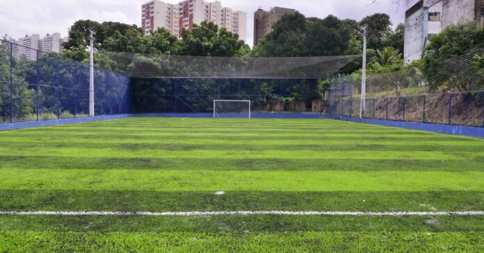 iapi-e-brotas-ganham-novos-campos-com-grama-sintetica