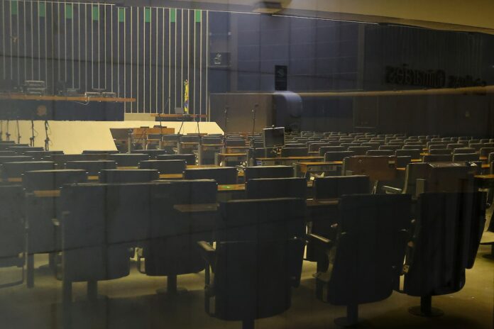deputados-somam-493-faltas-sem-justificativa-neste-ano.-veja-ranking
