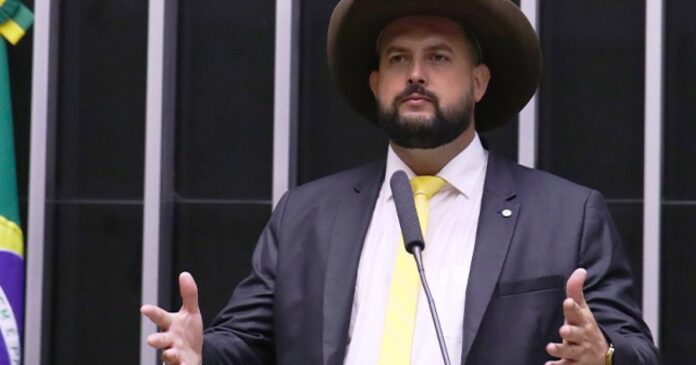 ze-trovao-compra-casa-de-r$-1,5-milhao-e-4-carros-apos-virar-deputado