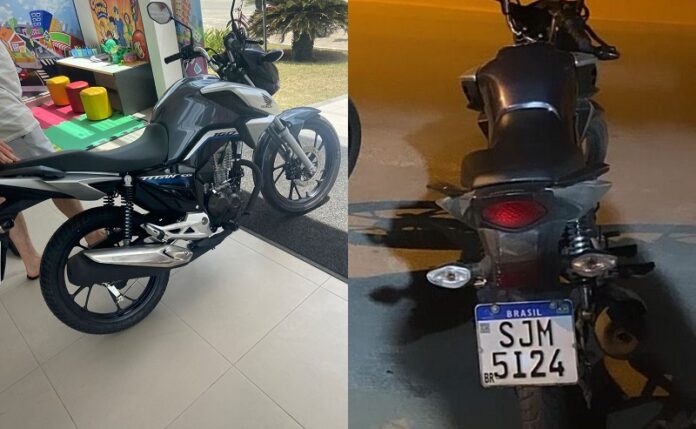 mulher-oferece-recompensa-por-informacoes-sobre-motocicleta-roubada-em-teixeira-de-freitas”