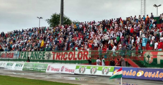 torcedores-do-flu-de-feira-fazem-fila-na-venda-dos-ingressos-da-semifinal-do-baianao-serie-b