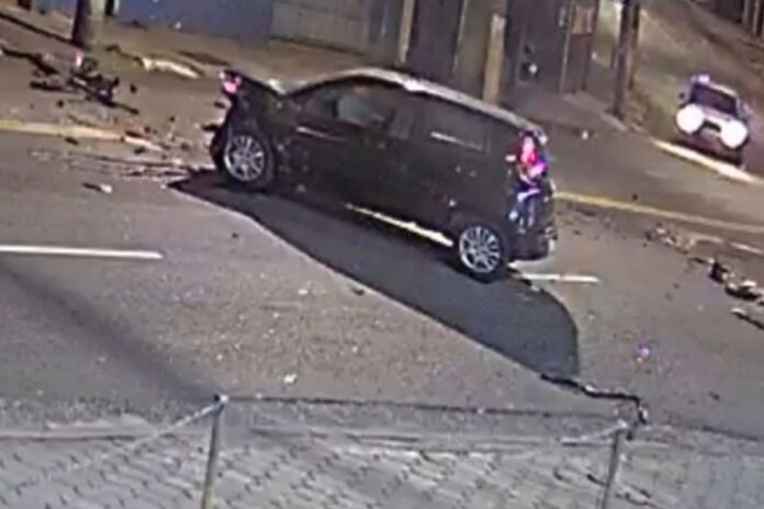 condutor-de-carro-na-contramao-admitiu-ter-bebido,-mostra-camera-de-pm