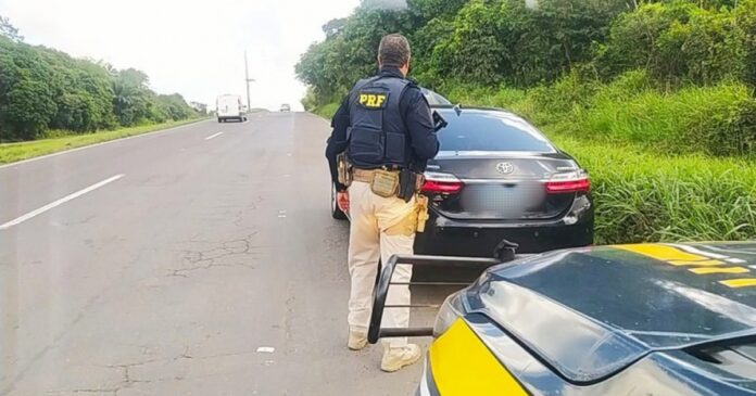 homem-e-preso-apos-comprar-carro-roubado-em-feirao-na-bahia