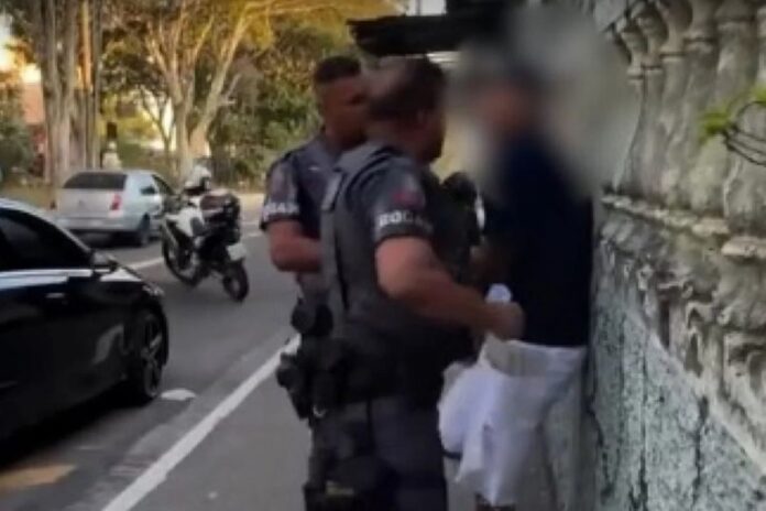 video:-pm-agride-homem-sem-uma-perna-durante-abordagem-na-zona-leste