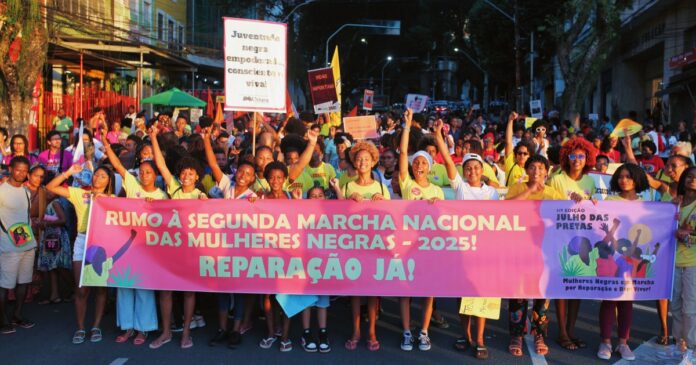 marcha-das-mulheres-negras-por-reparacao-e-bem-viver-ocupa-ruas-do-centro-de-salvador-no-dia-25