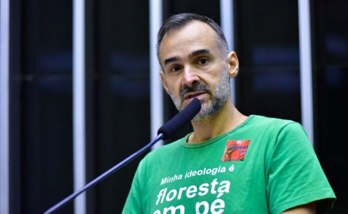 lider-de-greve-ambiental-trabalha-em-gabinete-do-governo-no-senado