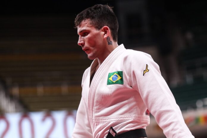 daniel-cargnin-e-eliminado-por-akil-gjakova-em-estreia-no-judo