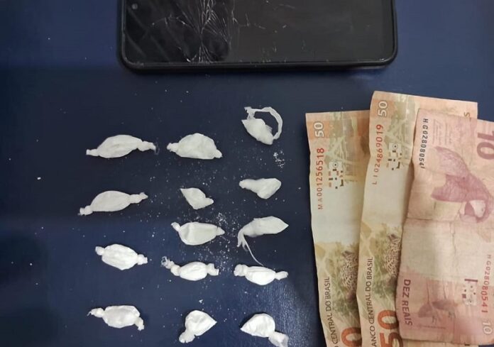 caema-prende-suspeito-por-trafico-de-drogas-no-“15°-forro-do-asfalto”-em-nova-vicosa