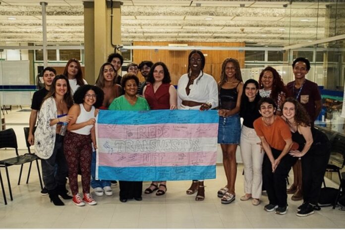 saiba-por-que-pessoas-trans-precisam-de-cuidado-odontologico-especial
