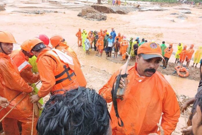 deslizamentos-causados-por-chuvas-deixam-mais-de-100-mortos-na-india