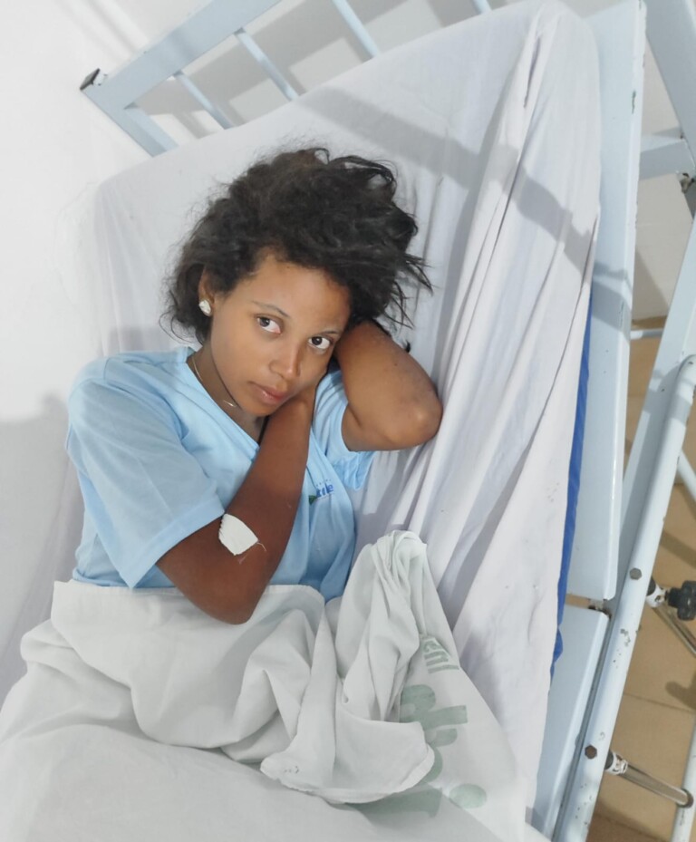 Internautas fazem apelo para identificar jovem que deu à luz em pasto em Itabela
