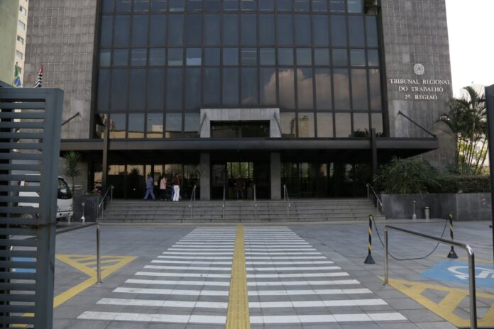 justica-condena-tim-a-indenizar-ex-vendedor-assediado-com-“radar-gay”