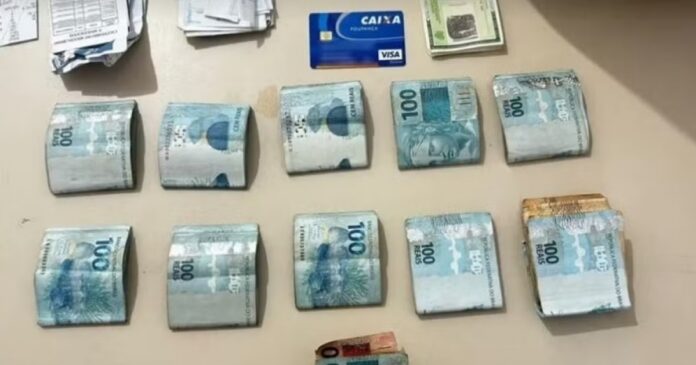 jovem-furta-mais-de-r$-10-mil-de-bolsa-de-idosa-na-bahia jovem-furta-mais-de-r$-10-mil-de-bolsa-de-idosa-na-bahia