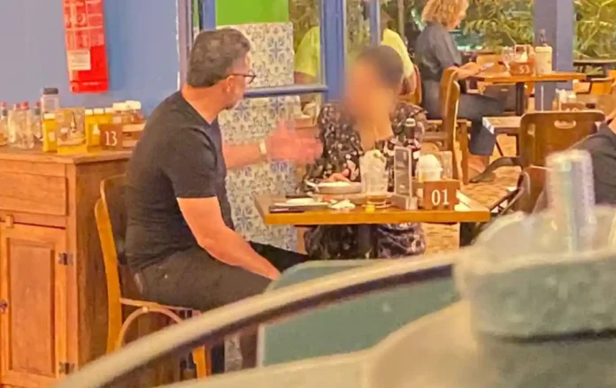 davi-passamani-e-flagrado-com-mulher-em-pub-no-df