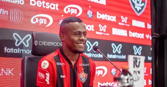 com-carlos-eduardo-relacionado,-vitoria-fecha-preparacao-para-encarar-o-cuiaba