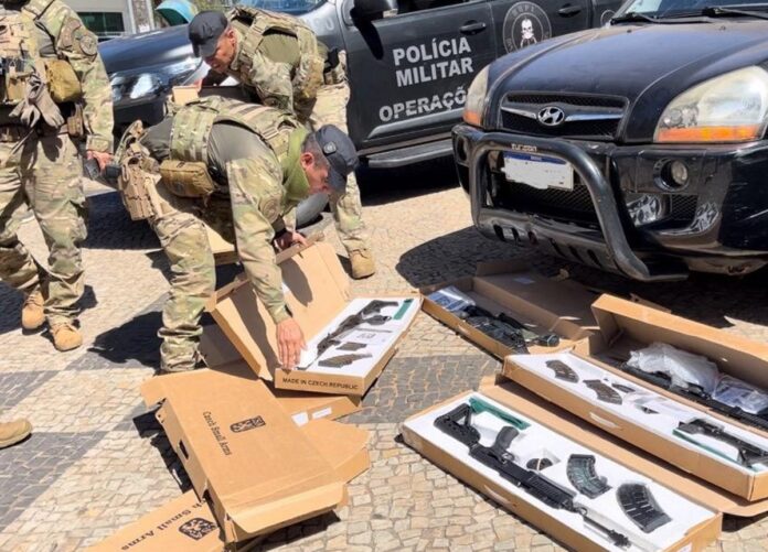 pf-apura-se-fuzis-tchecos-apreendidos-no-brasil-vieram-via-paraguai