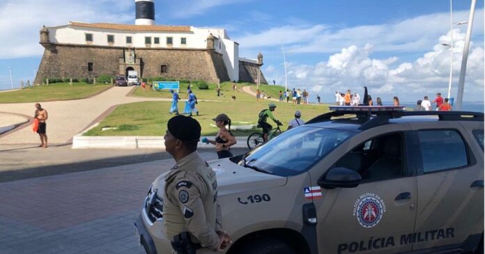 adolescente-e-apreendido-apos-praticar-roubos-proximo-ao-farol-da-barra