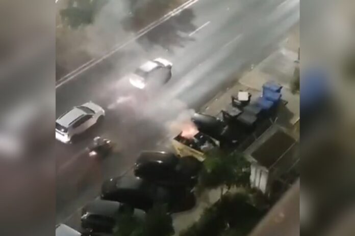 “com-raiva”-de-porteiro,-morador-de-rua-ateia-fogo-a-cacamba-de-lixo
