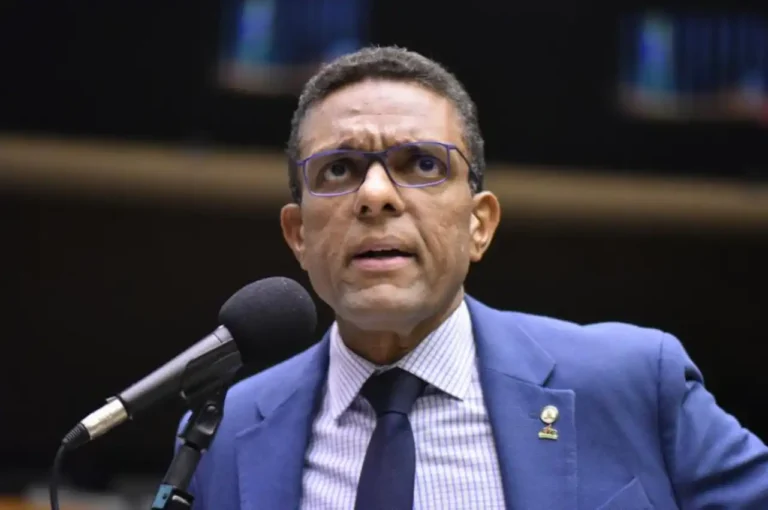 otoni-de-paula-comemora-pt-fora-da-vice-de-paes-no-rio