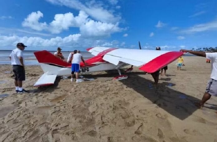 aviao-de-pequeno-porte-faz-pouso-forcado-em-banco-de-areia-as-margens-de-rio