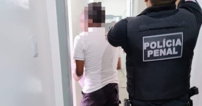 acao-prende-policial-que-facilitava-entrada-de-drogas-e-celulares-em-presidio-na-bahia