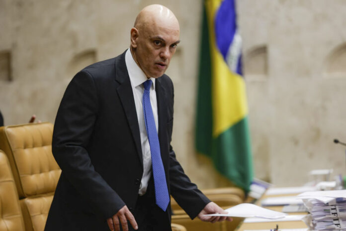 alexandre-de-moraes-nega-devolucao-de-celulares-de-coroneis.-entenda