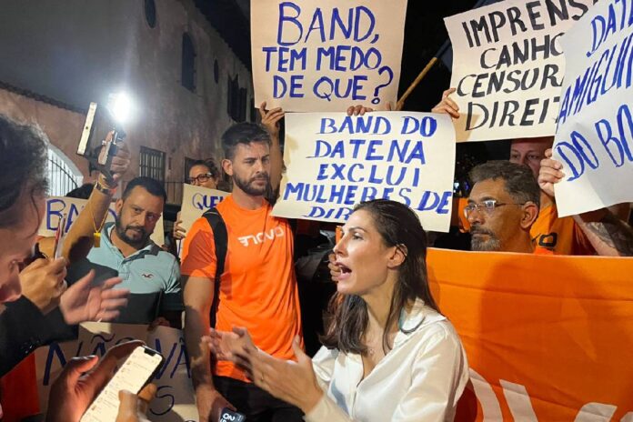 excluida-de-1o-debate,-candidata-do-novo-protesta-na-porta-da-band