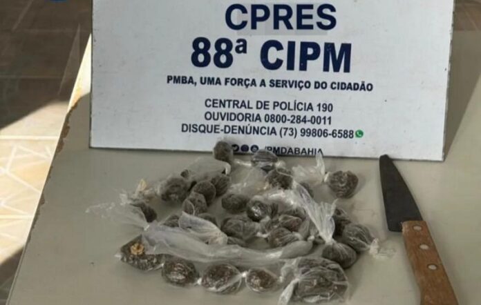 policia-militar-prende-jovem-por-trafico-de-drogas-no-bairro-bujia-em-alcobaca