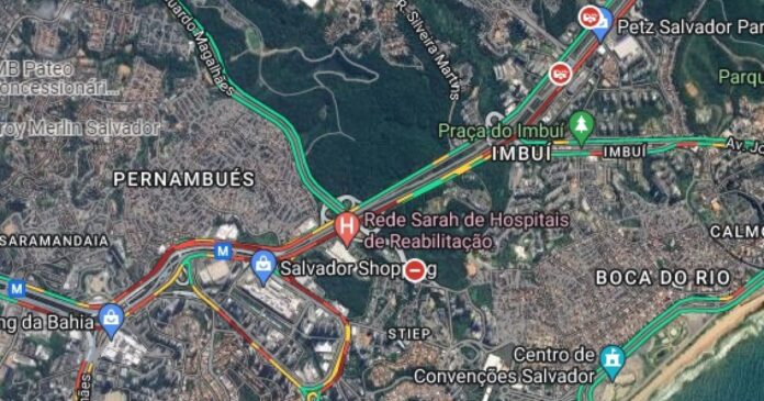acidente-deixa-transito-engarrafado-na-avenida-paralela-sentido-aeroporto