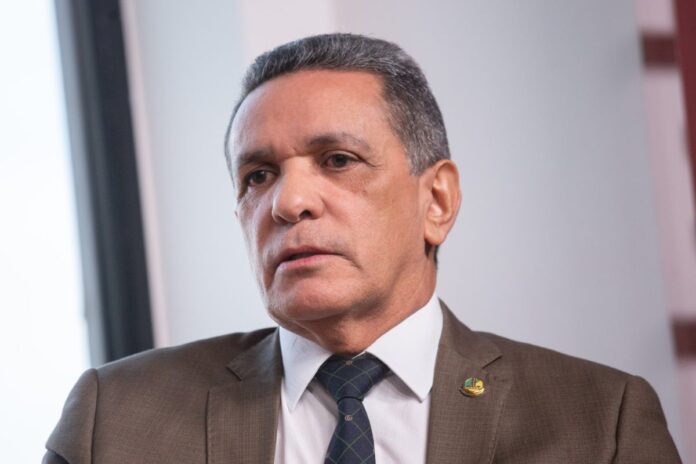brasil-esta-acreditando-em-almas-na-eleicao-da-venezuela,-diz-senador