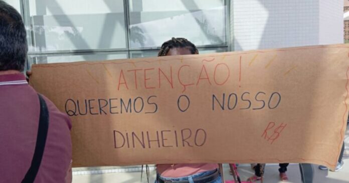 11-anos-sem-receber-trabalhadores-protestam-na-av.-tancredo-neves