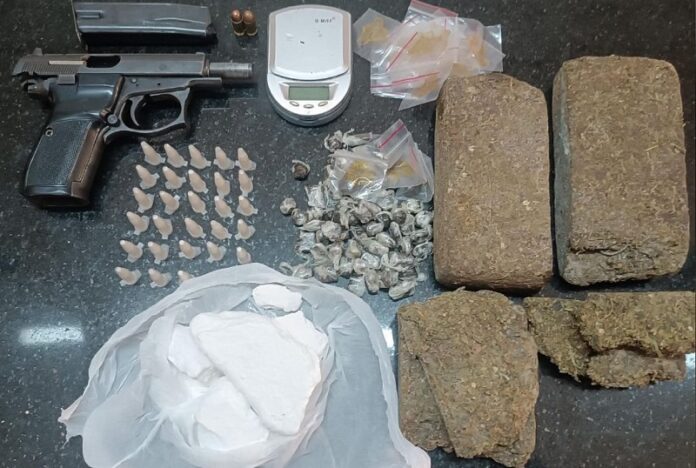 rondesp/extremo-sul-apreende-drogas-e-arma-de-fogo-apos-confronto-em-eunapolis:-resistente-morre
