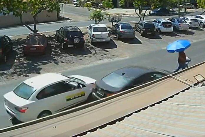 taxista-embriagado-bate-em-carro-estacionado-e-quase-atropela-vendedor