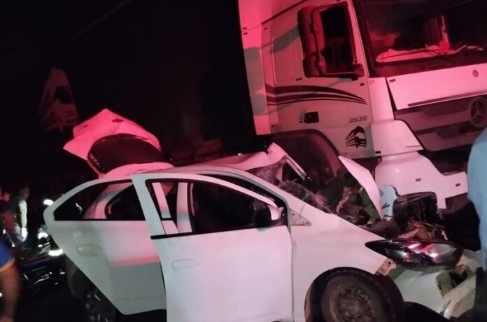 colisao-frontal-na-br-101-em-itamaraju-deixa-uma-vitima-fatal-e-quatro-feridos