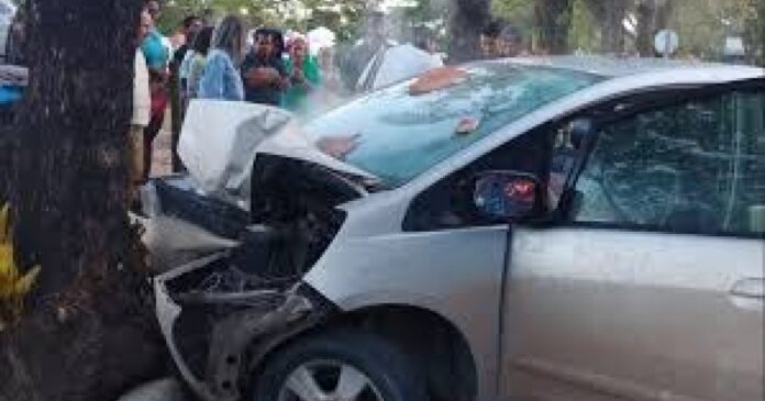jovem-morre-e-outro-fica-ferido-em-colisao-com-arvore-em-arraial-d’ajuda